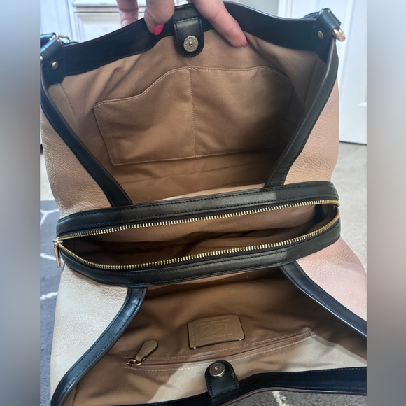 Authentic Coach Purse - Picture 2 of 7